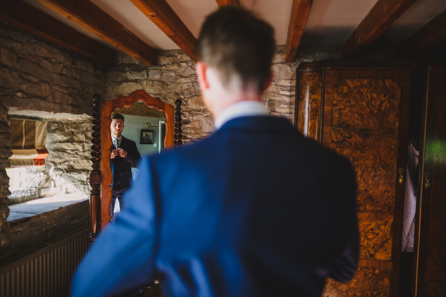 groom getting ready for his wedding at knipe hall